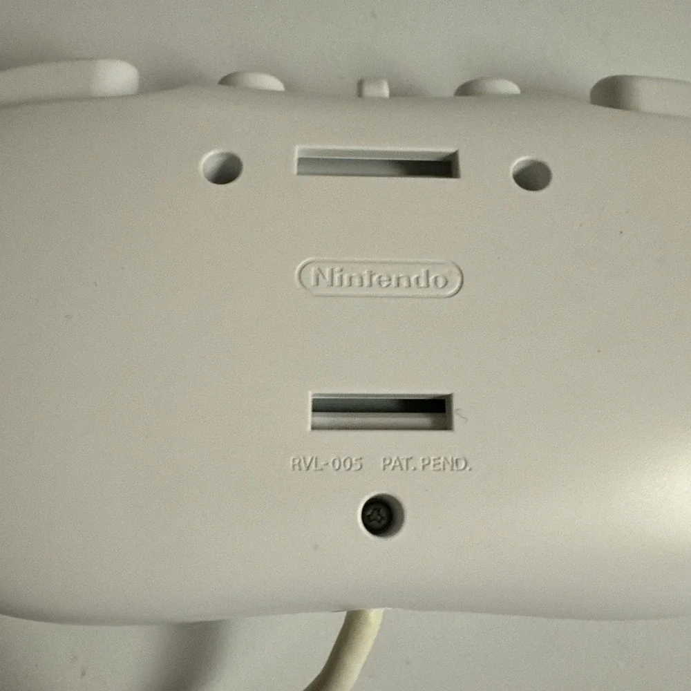 Nintendo Wii Classic Controller White RVL-005 Video Game Gamepad Accessory